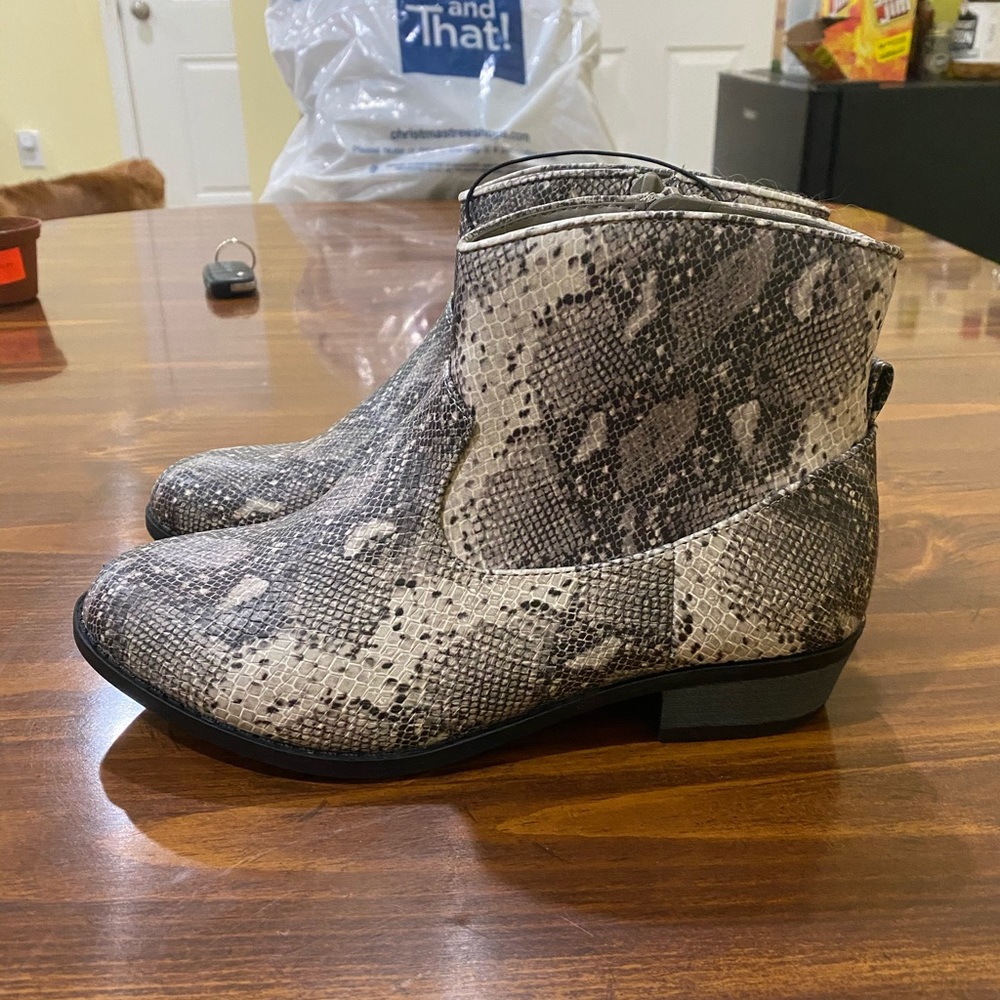 Kids booties